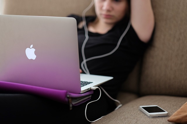 Revolutionizing Writing: How AI Tools Are Changing the Way We Produce and Engage with Content