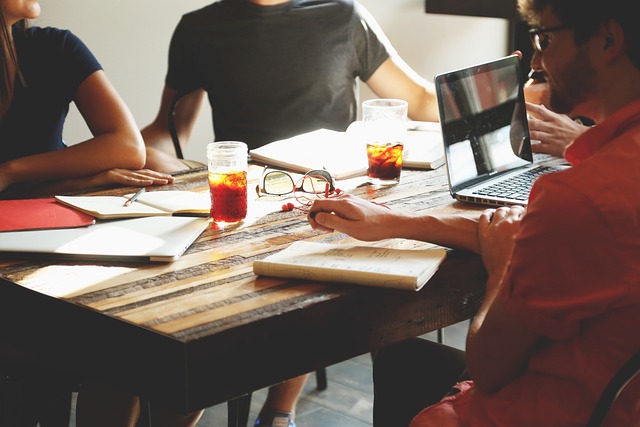 Writing with AI: Discover How Intelligent Tools Enhance Your Writing Experience and Efficiency